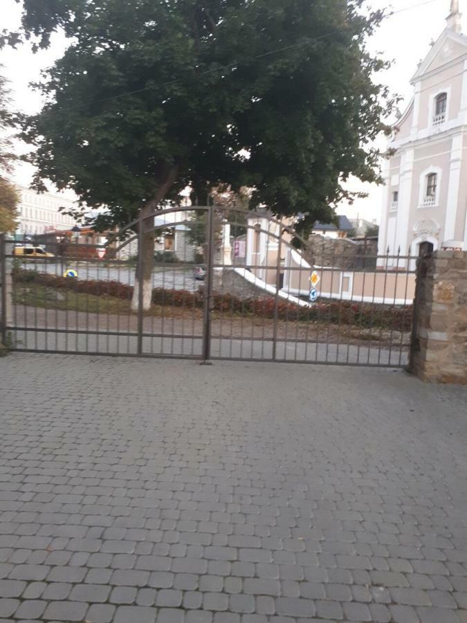 Апартаменты На Старобульварной Kamianets-Podilskyi Exterior foto