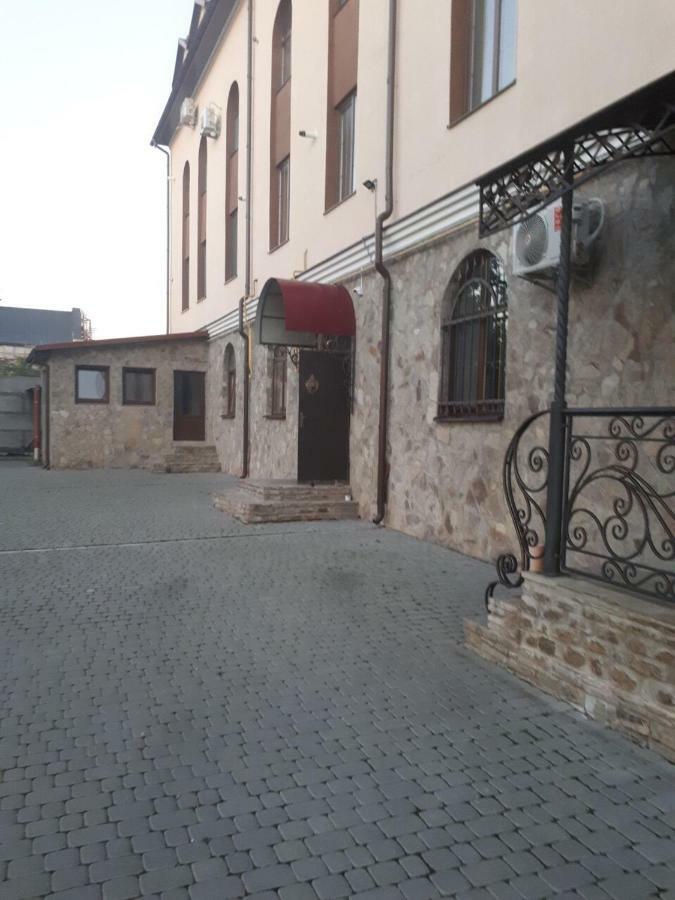 Апартаменты На Старобульварной Kamianets-Podilskyi Exterior foto